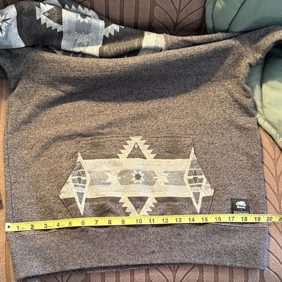 Pendleton Roots Aztec Charcoal Knit with Logo Patch - Picture 16 of 16